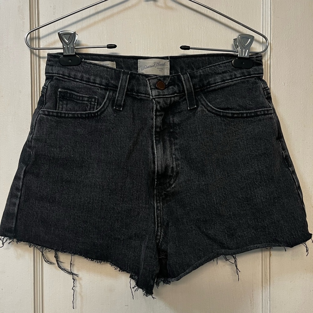 Universal thread black shortie shorts size 4